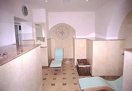 Hotel Villa Morgagni Roma 4*,